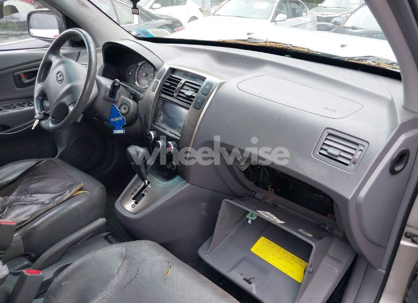 Photo 5 of 2005 Hyundai Tucson GLS/LX (VIN KM8JN12D95U088179)