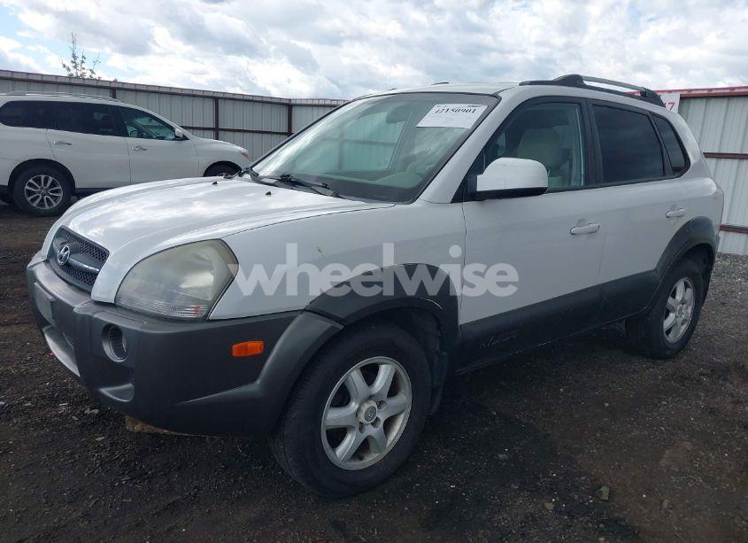 Photo 2 of 2005 Hyundai Tucson GLS/LX (VIN KM8JN72D15U082153)