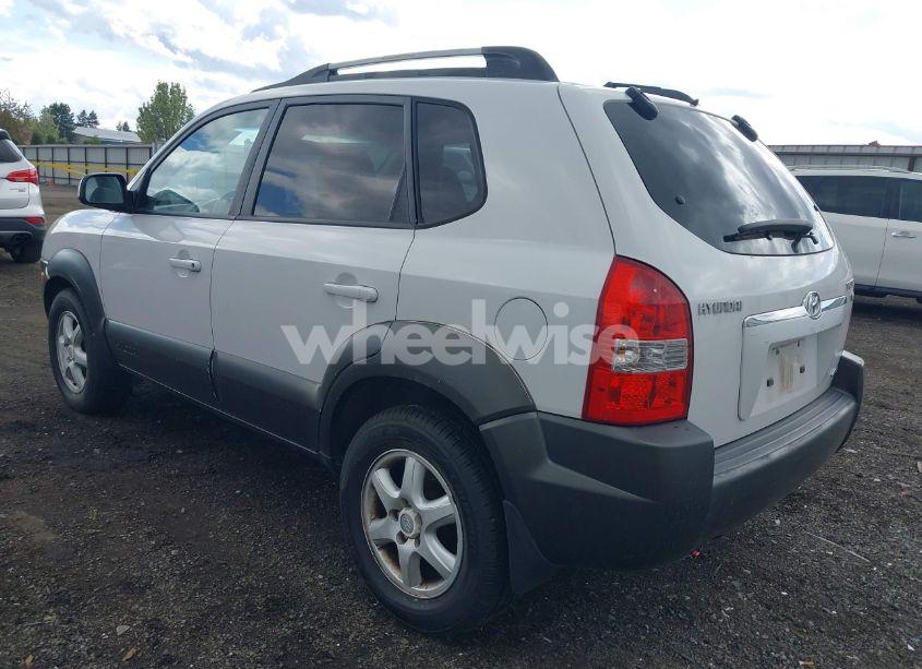 Photo 3 of 2005 Hyundai Tucson GLS/LX (VIN KM8JN72D15U082153)