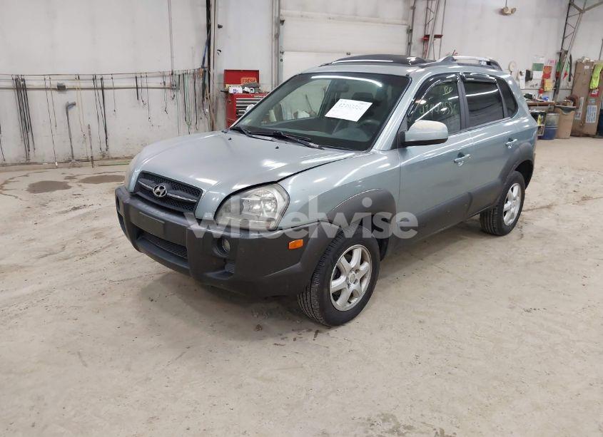 Photo 2 of 2005 Hyundai Tucson GLS/LX (VIN KM8JN72D15U136275)