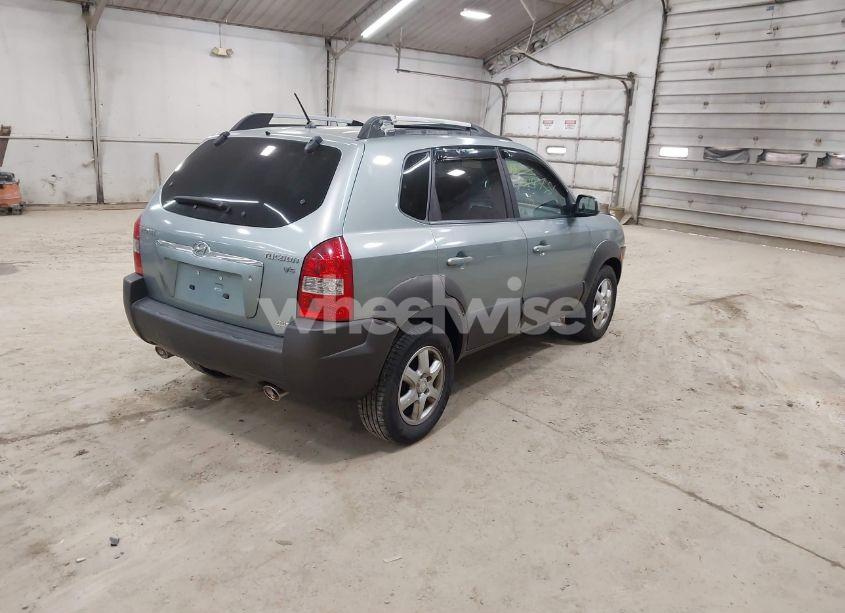 Photo 4 of 2005 Hyundai Tucson GLS/LX (VIN KM8JN72D15U136275)