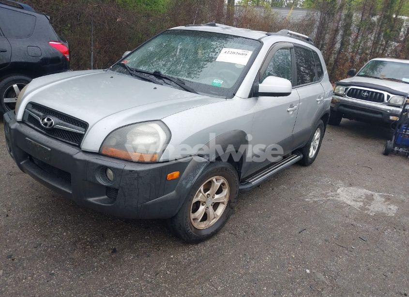 Photo 2 of 2009 Hyundai Tucson SE (VIN KM8JN72DX9U001303)