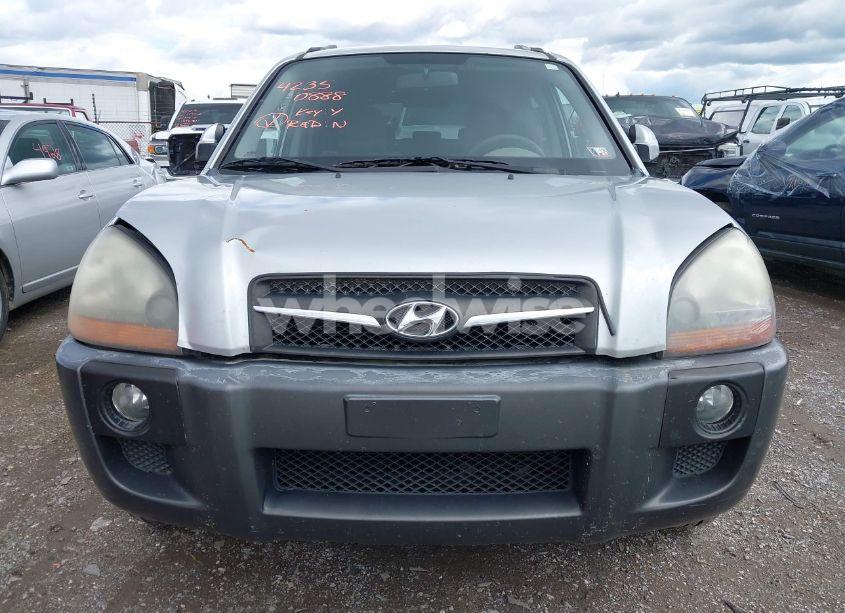 Photo 6 of 2009 Hyundai Tucson SE (VIN KM8JN72DX9U943304)