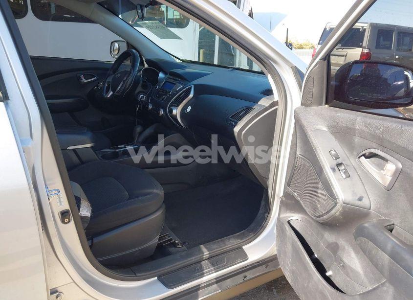 Photo 5 of 2013 Hyundai Tucson GL (VIN KM8JT3AB1DU563808)