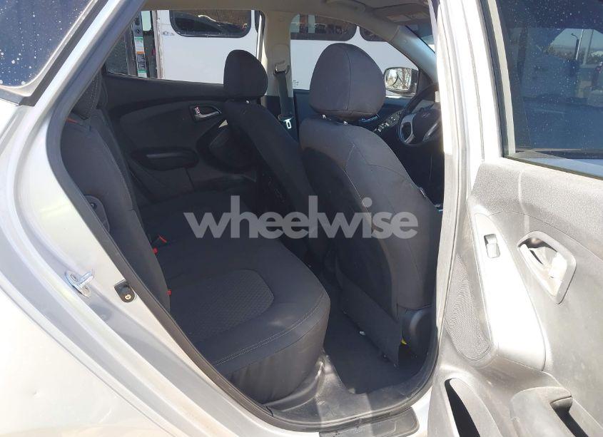 Photo 8 of 2013 Hyundai Tucson GL (VIN KM8JT3AB1DU563808)