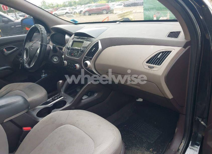 Photo 5 of 2011 Hyundai Tucson GL (VIN KM8JT3AB7BU121659)