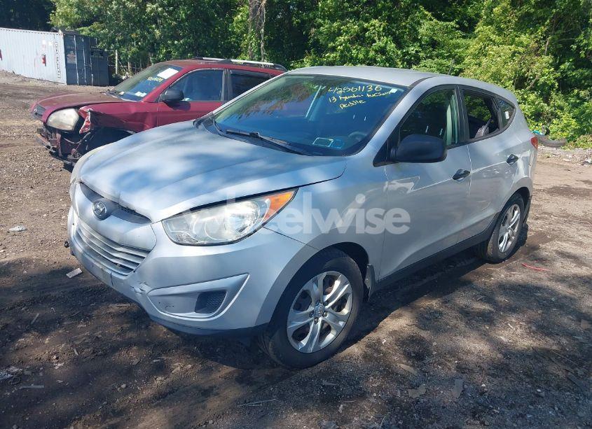 Photo 2 of 2013 Hyundai Tucson GL (VIN KM8JT3AB7DU563750)
