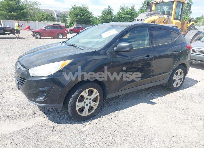 Photo 2 of 2012 Hyundai Tucson GL (VIN KM8JT3AB9CU447755)