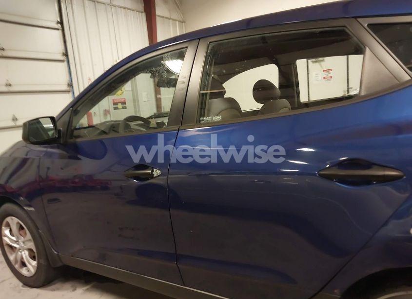 Photo 15 of 2010 Hyundai Tucson GLS (VIN KM8JT3AC1AU112379)