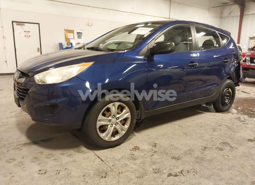 Photo 2 of 2010 Hyundai Tucson GLS (VIN KM8JT3AC1AU112379)