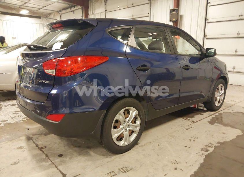 Photo 4 of 2010 Hyundai Tucson GLS (VIN KM8JT3AC1AU112379)