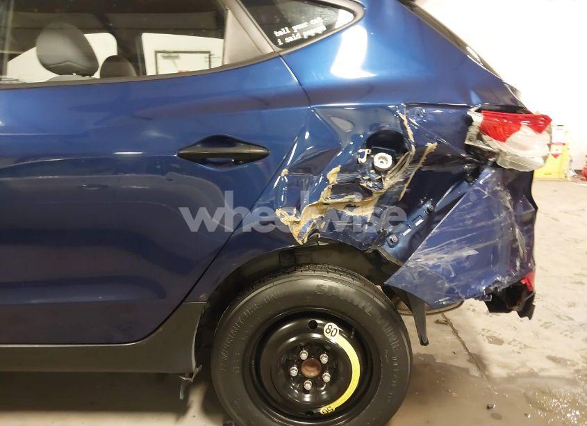 Photo 6 of 2010 Hyundai Tucson GLS (VIN KM8JT3AC1AU112379)