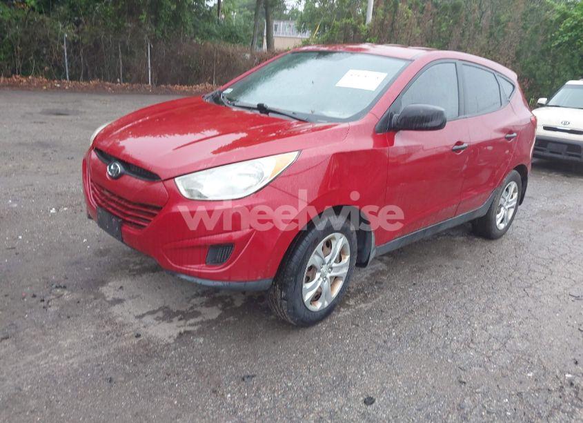 Photo 2 of 2010 Hyundai Tucson GLS (VIN KM8JT3AC3AU079630)