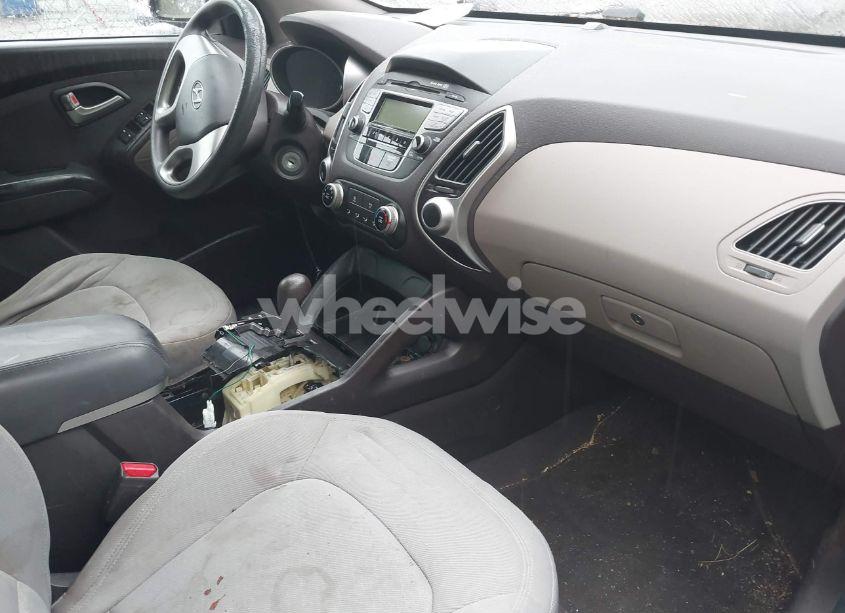 Photo 5 of 2010 Hyundai Tucson GLS (VIN KM8JT3AC3AU079630)