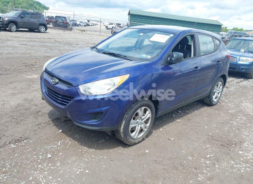 Photo 2 of 2010 Hyundai Tucson GLS (VIN KM8JT3ACXAU099759)