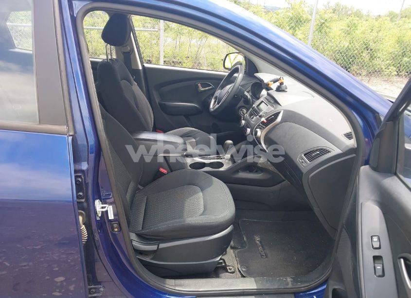 Photo 5 of 2010 Hyundai Tucson GLS (VIN KM8JT3ACXAU099759)