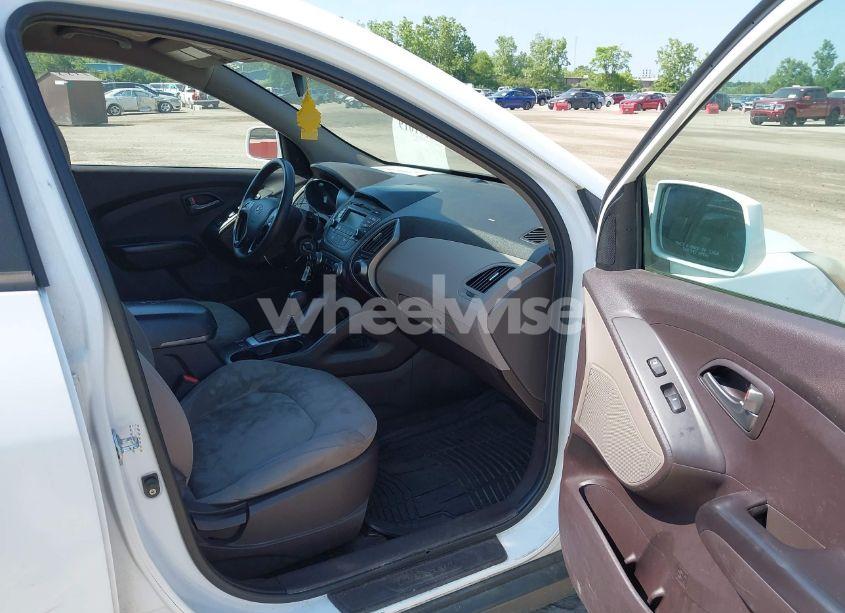 Photo 5 of 2015 Hyundai Tucson GLS (VIN KM8JT3AF4FU060991)