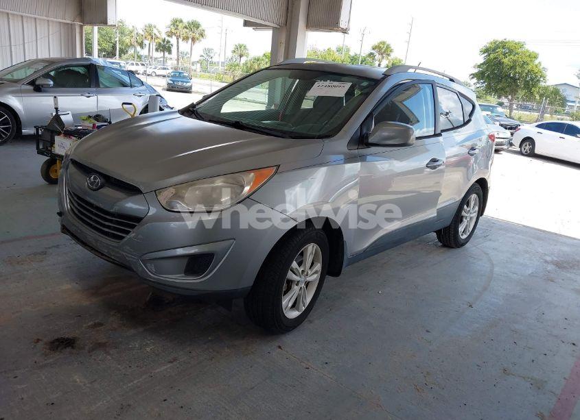 Photo 2 of 2011 Hyundai Tucson GLS (VIN KM8JU3AC1BU300673)