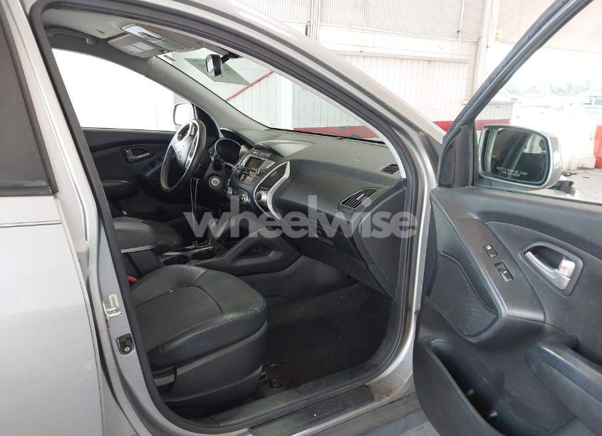 Photo 5 of 2011 Hyundai Tucson GLS (VIN KM8JU3AC1BU300673)