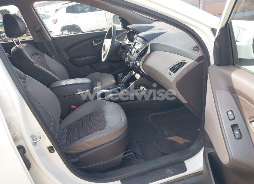 Photo 5 of 2011 Hyundai Tucson GLS (VIN KM8JU3AC2BU258059)