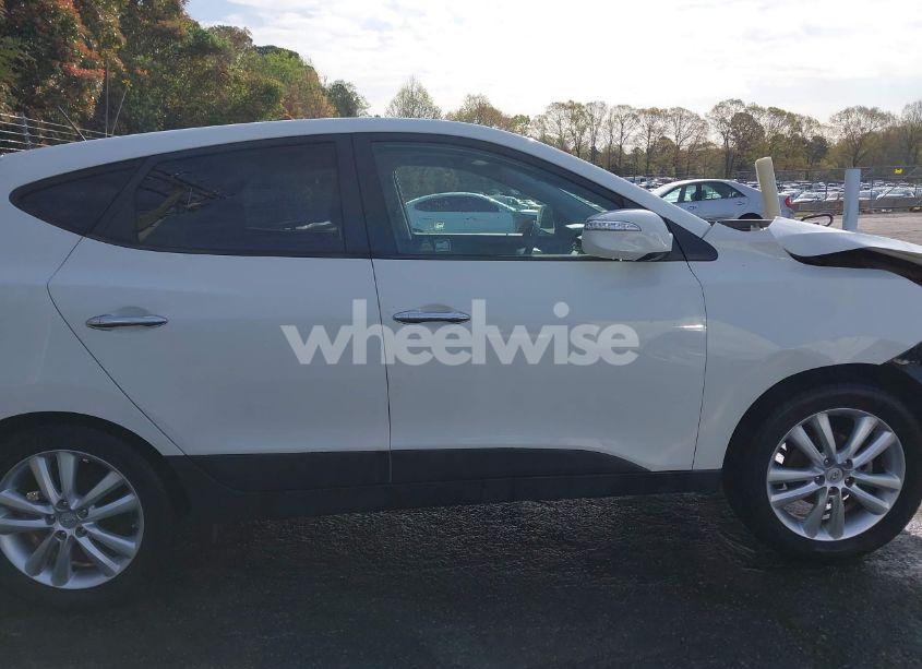 Photo 13 of 2011 Hyundai Tucson LIMITED (VIN KM8JU3AC3BU236992)