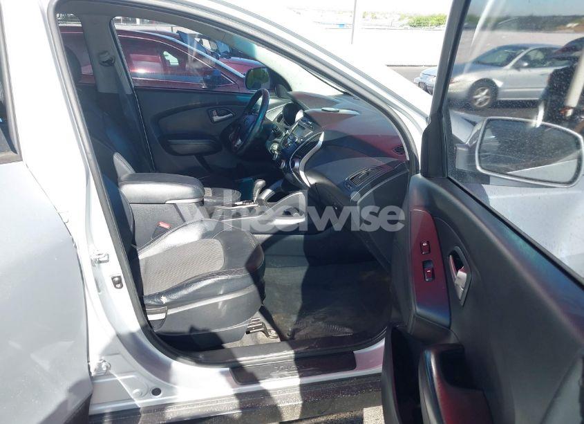 Photo 5 of 2011 Hyundai Tucson GLS (VIN KM8JU3AC4BU239724)