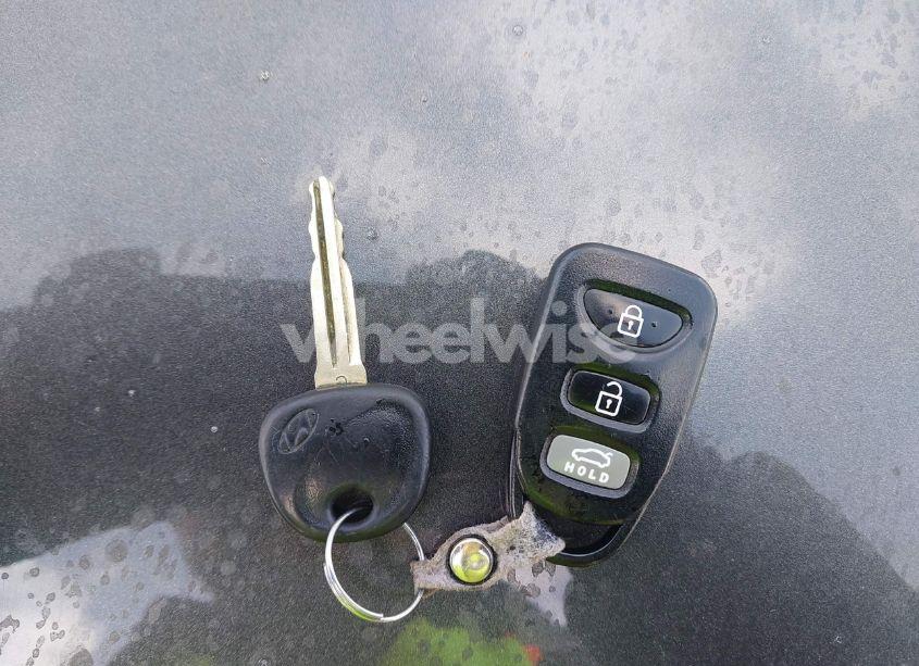 Photo 11 of 2010 Hyundai Tucson GLS (VIN KM8JU3ACXAU032222)