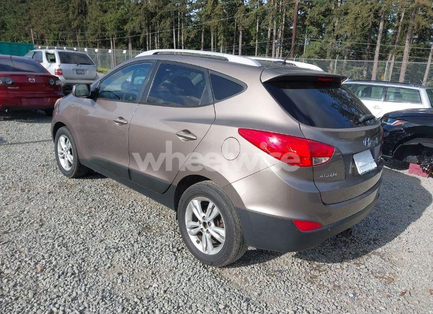 Photo 3 of 2010 Hyundai Tucson GLS (VIN KM8JU3ACXAU032222)