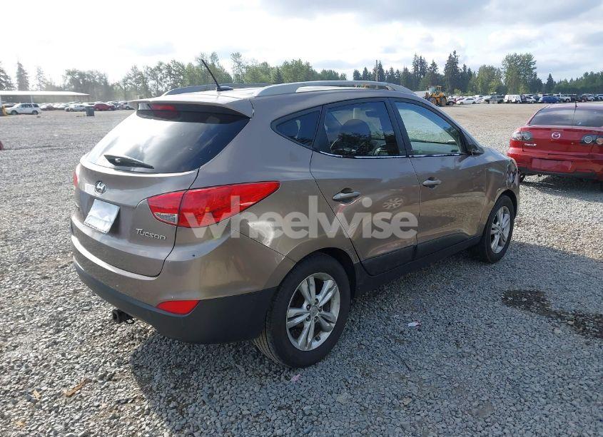 Photo 4 of 2010 Hyundai Tucson GLS (VIN KM8JU3ACXAU032222)