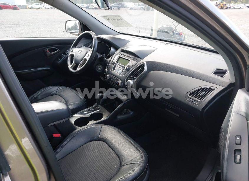 Photo 5 of 2010 Hyundai Tucson GLS (VIN KM8JU3ACXAU032222)