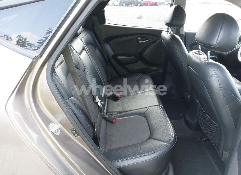 Photo 8 of 2010 Hyundai Tucson GLS (VIN KM8JU3ACXAU032222)