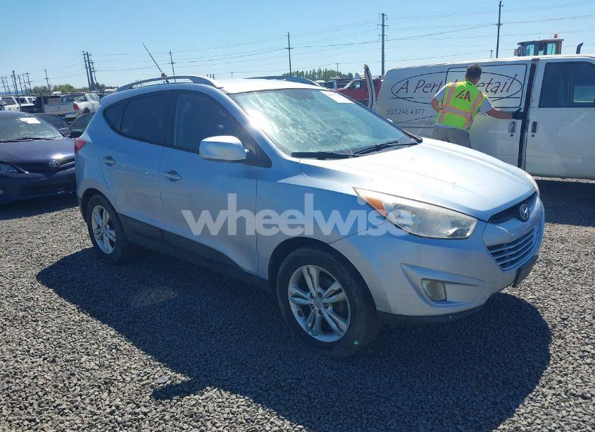2011 Hyundai Tucson GLS (VIN KM8JU3ACXBU213113) main photo