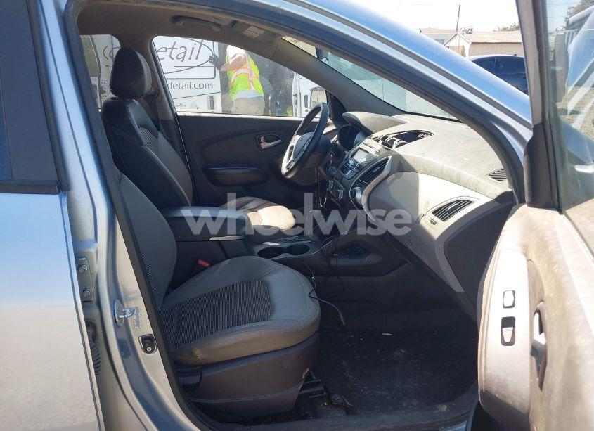 Photo 5 of 2011 Hyundai Tucson GLS (VIN KM8JU3ACXBU213113)