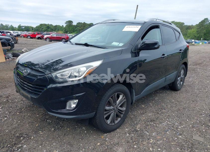 Photo 2 of 2014 Hyundai Tucson SE (VIN KM8JU3AG0EU929977)