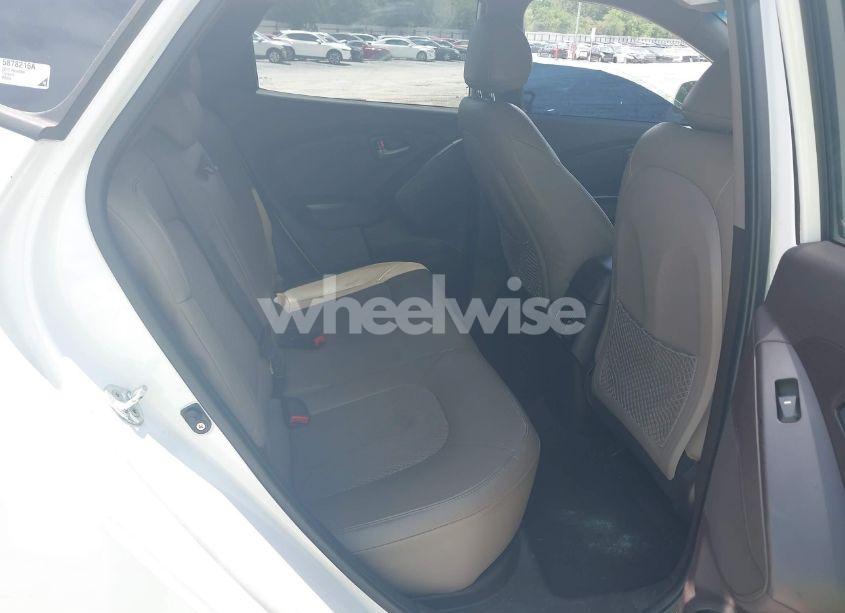 Photo 8 of 2015 Hyundai Tucson SE (VIN KM8JU3AG0FU970370)