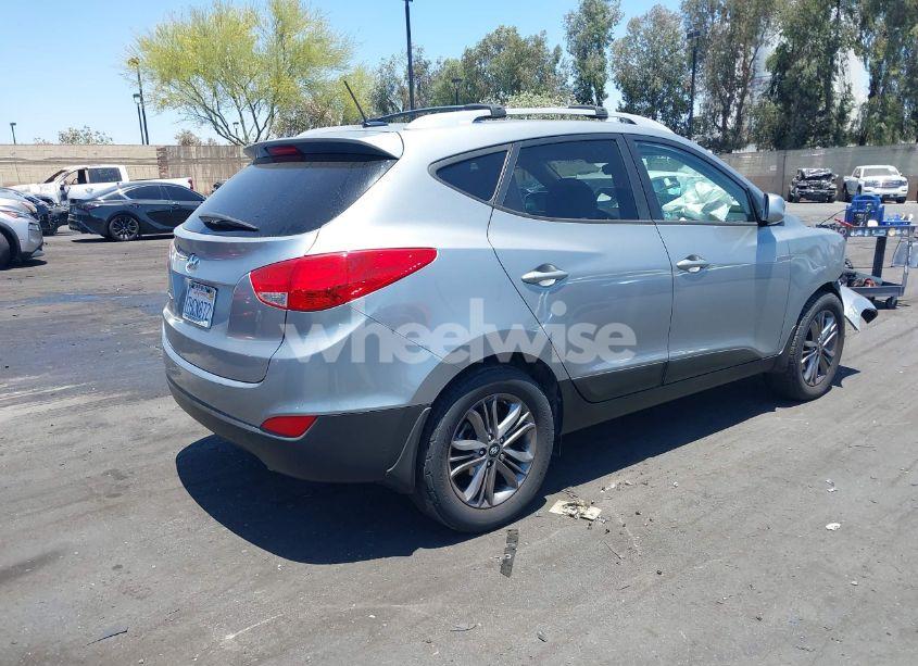 Photo 4 of 2015 Hyundai Tucson SE (VIN KM8JU3AG0FU998542)