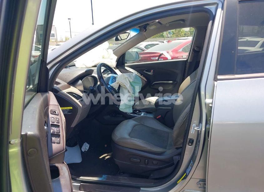 Photo 5 of 2015 Hyundai Tucson SE (VIN KM8JU3AG0FU998542)