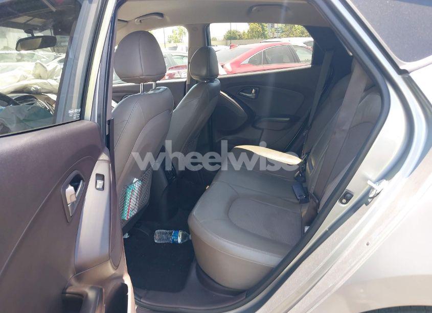 Photo 8 of 2015 Hyundai Tucson SE (VIN KM8JU3AG0FU998542)