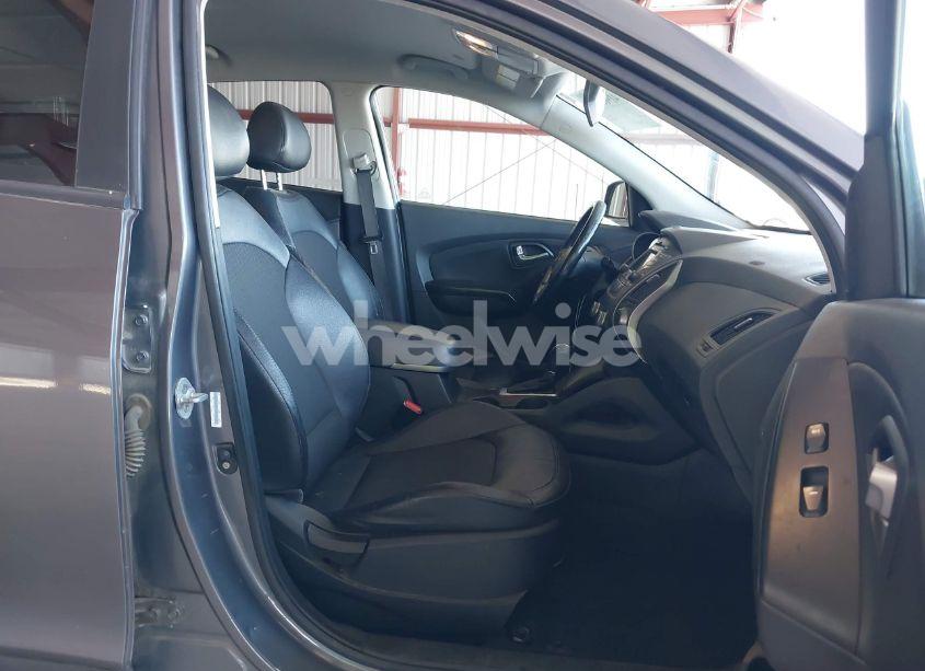 Photo 5 of 2014 Hyundai Tucson SE (VIN KM8JU3AG1EU918664)