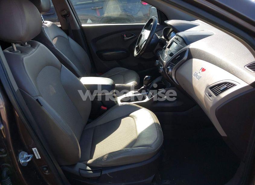 Photo 5 of 2014 Hyundai Tucson SE (VIN KM8JU3AG2EU871113)