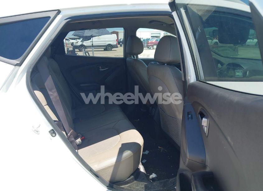 Photo 8 of 2014 Hyundai Tucson SE (VIN KM8JU3AG3EU800406)