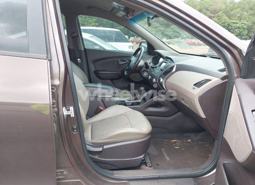 Photo 5 of 2014 Hyundai Tucson SE (VIN KM8JU3AG4EU863871)