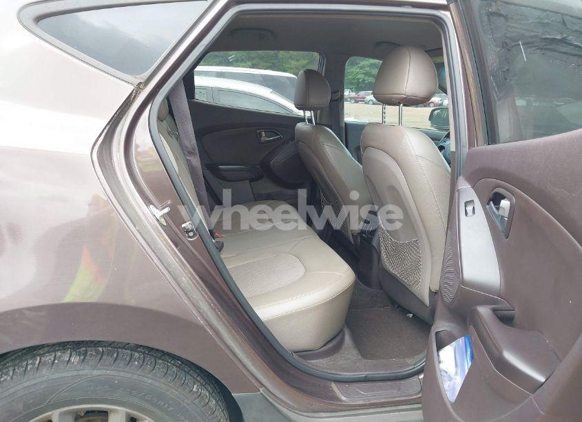 Photo 8 of 2014 Hyundai Tucson SE (VIN KM8JU3AG4EU863871)