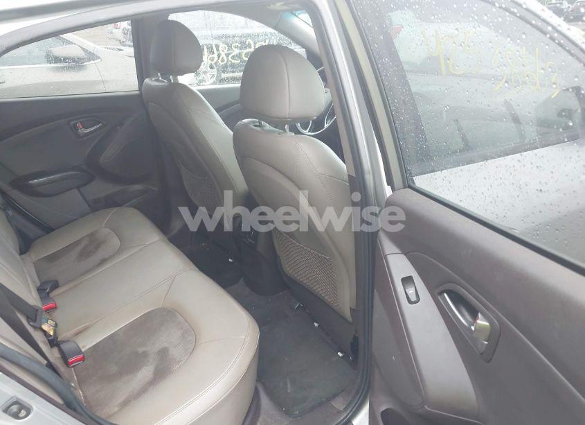 Photo 8 of 2015 Hyundai Tucson SE (VIN KM8JU3AG5FU961745)