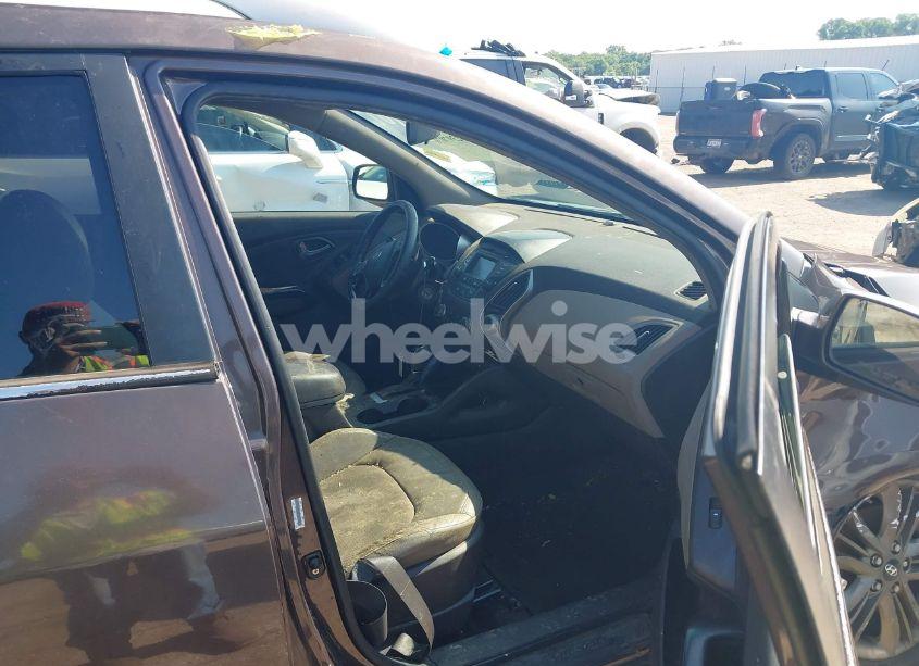 Photo 5 of 2014 Hyundai Tucson SE (VIN KM8JU3AG6EU895401)