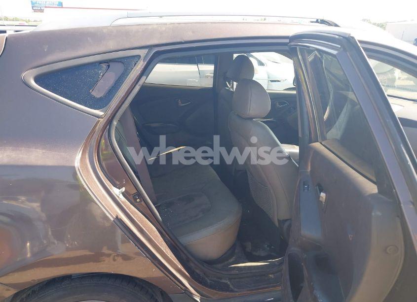 Photo 8 of 2014 Hyundai Tucson SE (VIN KM8JU3AG6EU895401)