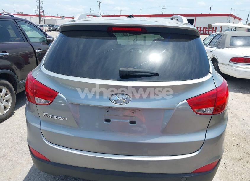 Photo 16 of 2015 Hyundai Tucson SE (VIN KM8JU3AG6FU015668)