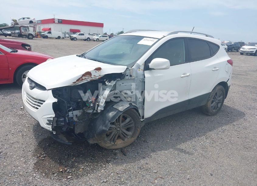 Photo 2 of 2015 Hyundai Tucson SE (VIN KM8JU3AG6FU103457)