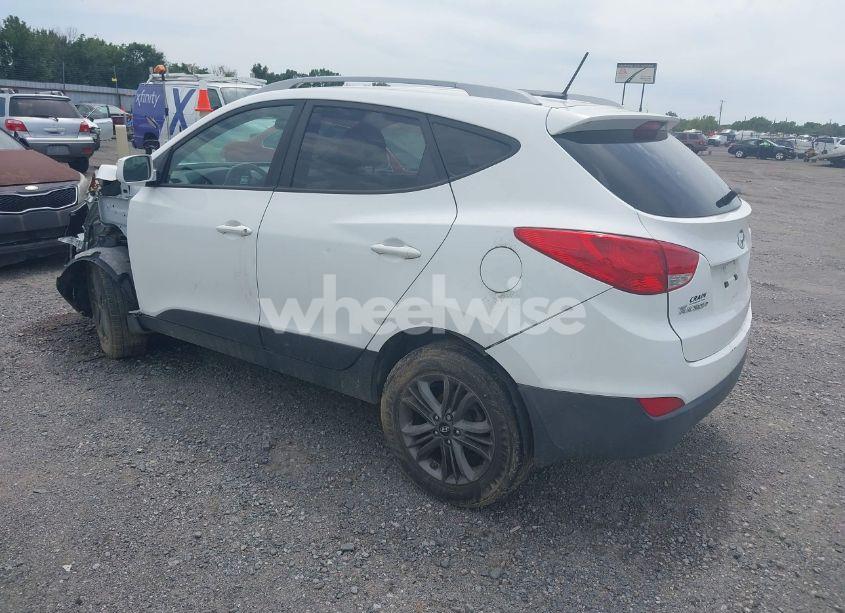 Photo 3 of 2015 Hyundai Tucson SE (VIN KM8JU3AG6FU103457)