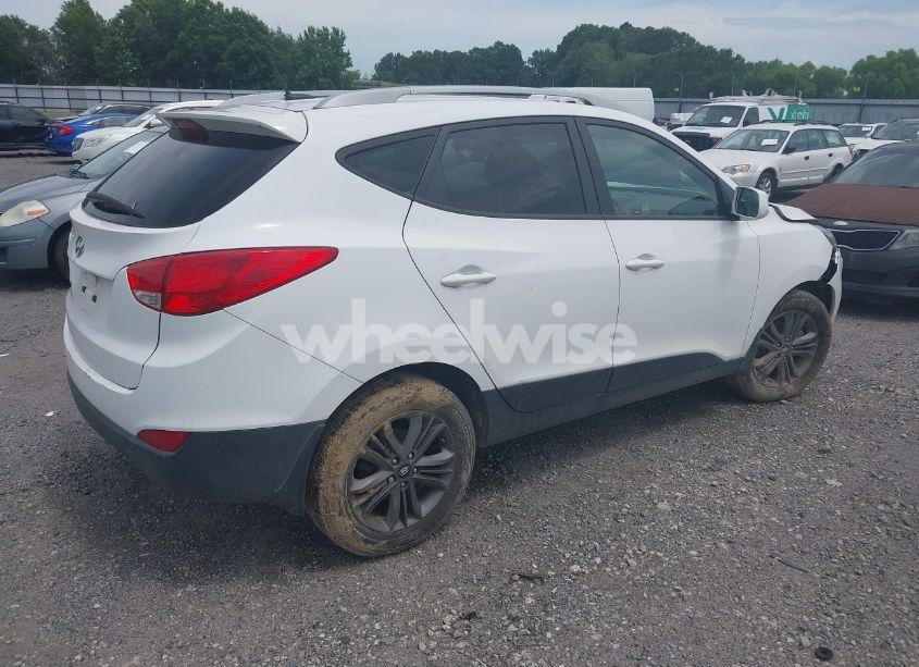 Photo 4 of 2015 Hyundai Tucson SE (VIN KM8JU3AG6FU103457)